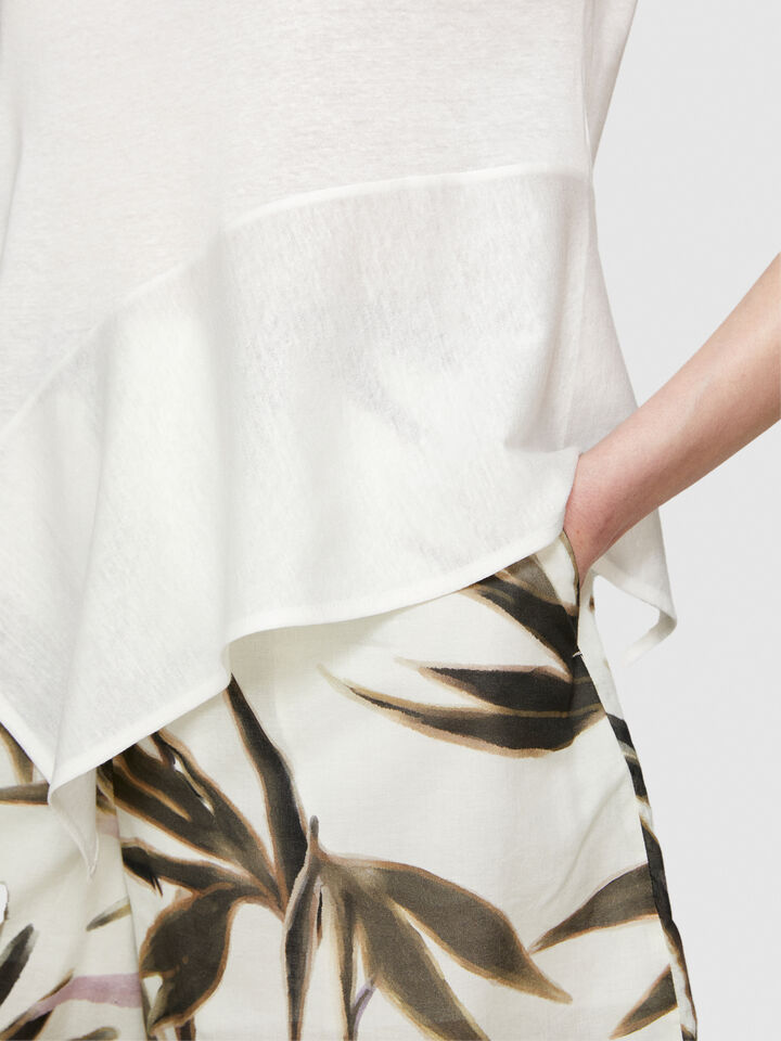 T-shirt with asymmetric flounce - women's short sleeve t-shirts - White | Sisley image number 5